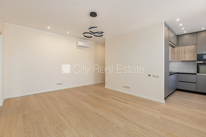 Fasādes māja, renovēta māja, labiekārtots apzaļumots pagalms, slēgts pagalms, iespēja Rīga - foto 6