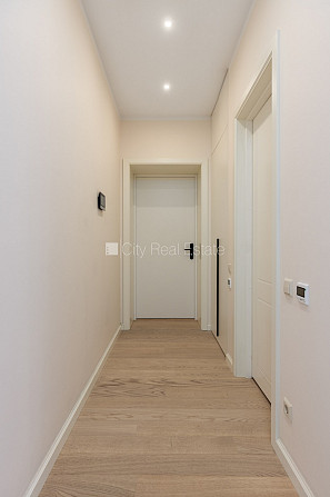 Fasādes māja, renovēta māja, labiekārtots apzaļumots pagalms, slēgts pagalms, iespēja Rīga - foto 13