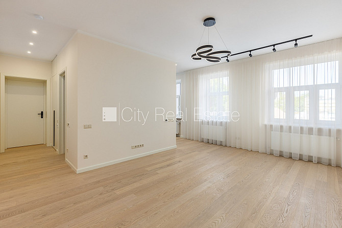 Fasādes māja, renovēta māja, labiekārtots apzaļumots pagalms, slēgts pagalms, iespēja Rīga - foto 4