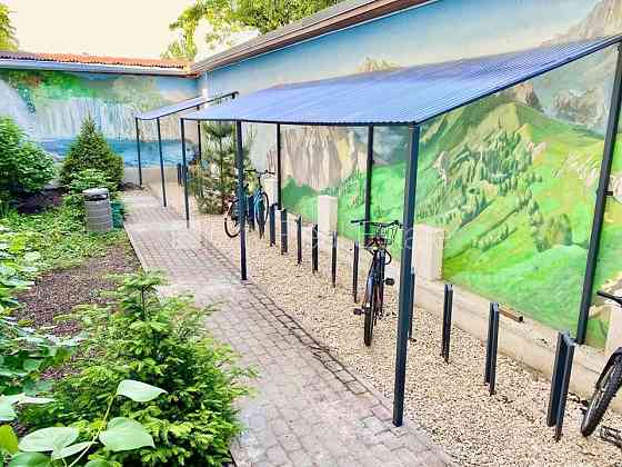 Фасадный дом, реновированный дом, закрытый двор, вход с улицы, лестничная клетка Rīga