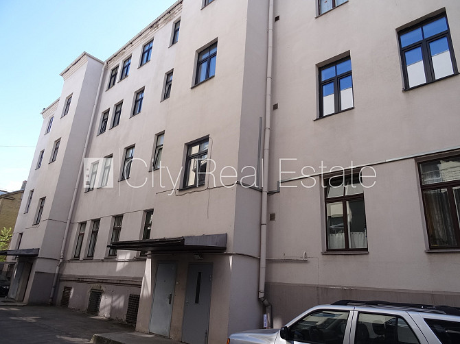 Pagalma māja, bruģēts piebraucamais ceļš, slēgts pagalms, vieta automašīnai, apsargāts Rīga - foto 15