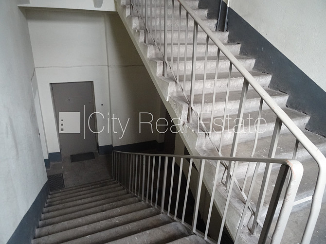 Pagalma māja, bruģēts piebraucamais ceļš, slēgts pagalms, vieta automašīnai, apsargāts Rīga - foto 14