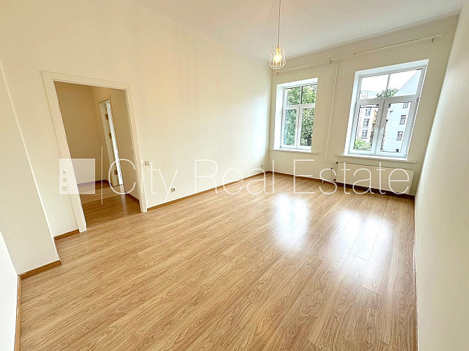 Pagalma māja, bruģēts piebraucamais ceļš, slēgts pagalms, vieta automašīnai, apsargāts Rīga - foto 8