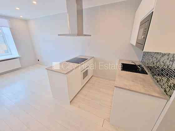 Фасадный дом, реновированный дом, закрытый двор, вход с улицы и со двора, Rīga