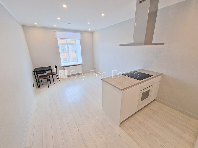 Fasādes māja, renovēta māja, slēgts pagalms, ieeja no ielas un pagalma, kāpņu telpa pēc Rīga - foto 1