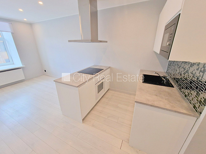 Fasādes māja, renovēta māja, slēgts pagalms, ieeja no ielas un pagalma, kāpņu telpa pēc Rīga - foto 3