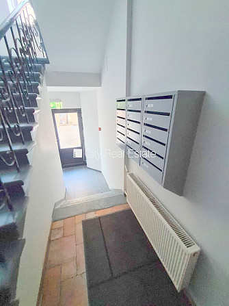 Fasādes māja, renovēta māja, slēgts pagalms, ieeja no ielas un pagalma, kāpņu telpa pēc Rīga - foto 20