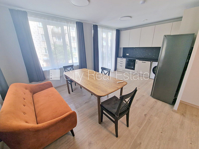 Fasādes māja, renovēta māja, slēgts pagalms, iežogota teritorija, vieta automašīnai, ieeja Rīga - foto 2