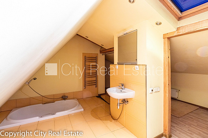 Фасадный дом, мансарда, двухэтажный, студио, кухня объединена с комнатой, газовое Рига - изображение 8