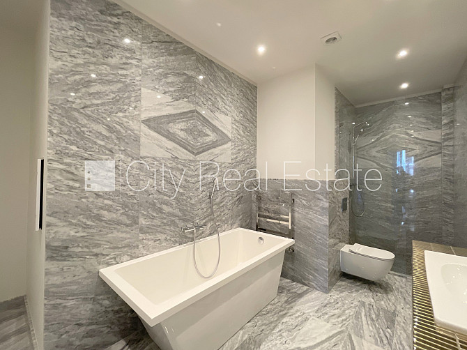 Jaunceltne, fasādes māja, ieeja no pagalma, ir lifts, kāpņu telpa pēc kapitālā remonta, Rīga - foto 10