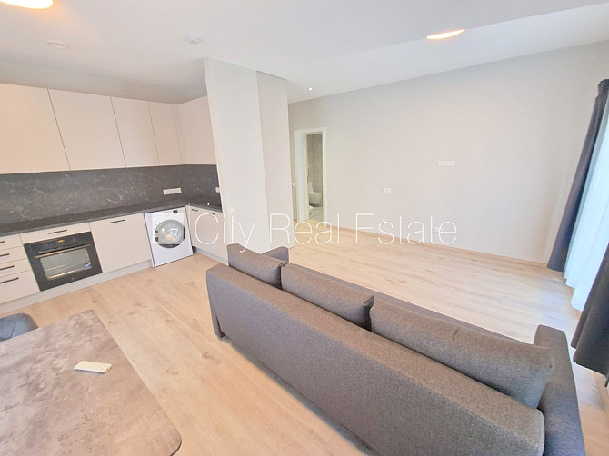 Fasādes māja, renovēta māja, slēgts pagalms, iežogota teritorija, vieta automašīnai, Rīga - foto 9