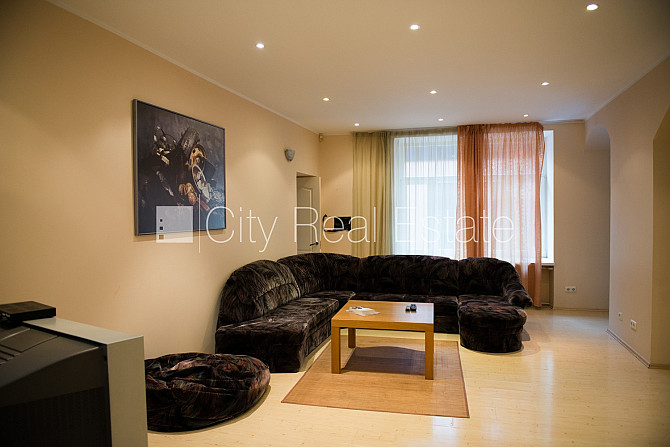 Fasādes māja, renovēta māja, bruģēts piebraucamais ceļš, ir lifts, kāpņu telpa pēc Rīga - foto 3