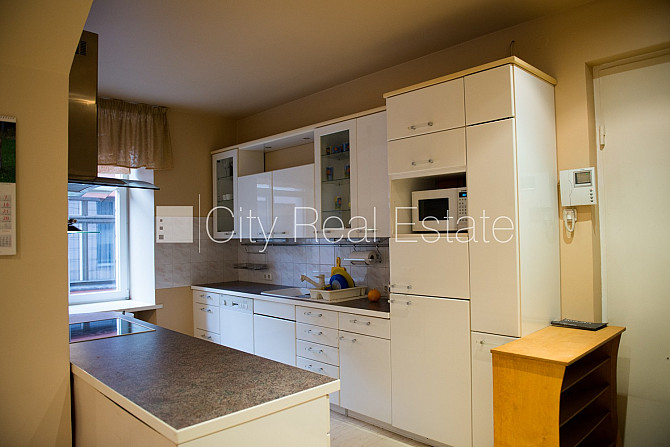 Fasādes māja, renovēta māja, bruģēts piebraucamais ceļš, ir lifts, kāpņu telpa pēc Rīga - foto 7