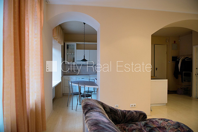 Fasādes māja, renovēta māja, bruģēts piebraucamais ceļš, ir lifts, kāpņu telpa pēc Rīga - foto 6