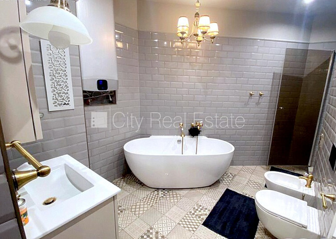 Fasādes māja, renovēta māja, bruģēts piebraucamais ceļš, ir lifts, kāpņu telpa pēc Rīga - foto 15