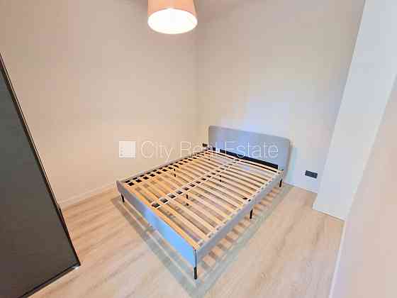 Фасадный дом, реновированный дом, закрытый двор, вход с улицы, лифт, лестничная Рига