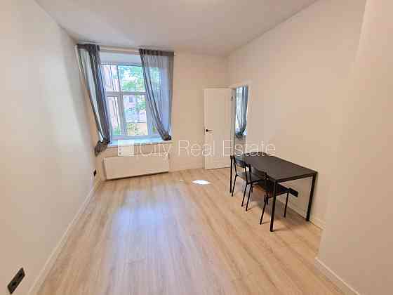 Фасадный дом, реновированный дом, закрытый двор, вход с улицы, лифт, лестничная Рига