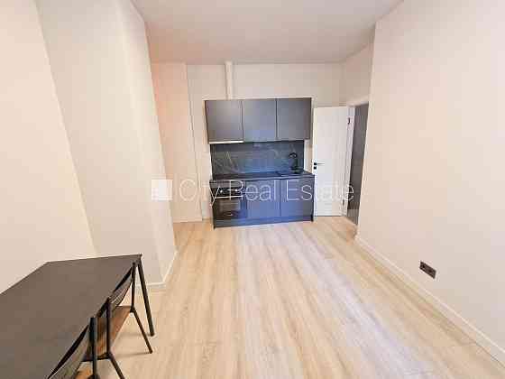 Фасадный дом, реновированный дом, закрытый двор, вход с улицы, лифт, лестничная Рига