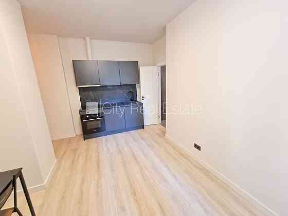 Фасадный дом, реновированный дом, закрытый двор, вход с улицы, лифт, лестничная Рига