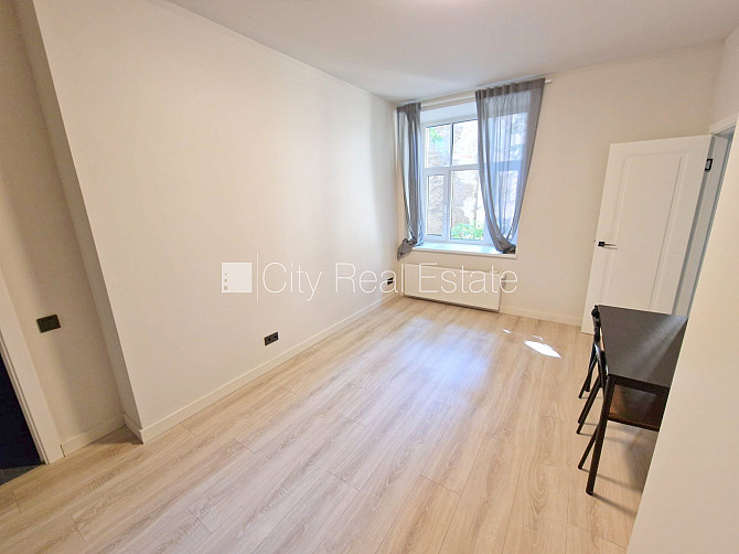 Фасадный дом, реновированный дом, закрытый двор, вход с улицы, лифт, лестничная Рига - изображение 5