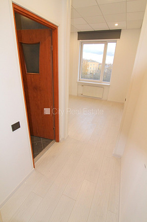 Фасадный дом, реновированный дом, закрытый двор, территория обнесена забором, Рига - изображение 6