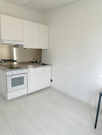 Фасадный дом, реновированный дом, закрытый двор, территория обнесена забором, Рига - изображение 3