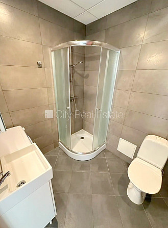 Фасадный дом, реновированный дом, закрытый двор, территория обнесена забором, Рига - изображение 8