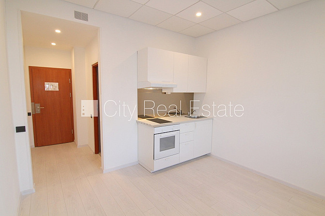 Фасадный дом, реновированный дом, закрытый двор, территория обнесена забором, Рига - изображение 4