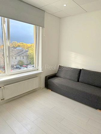 Фасадный дом, реновированный дом, закрытый двор, территория обнесена забором, Рига - изображение 2