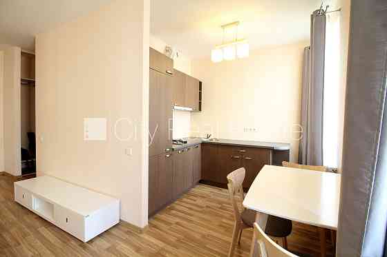 Реновированный дом, закрытый двор, вход со двора, лестничная клетка после Рига