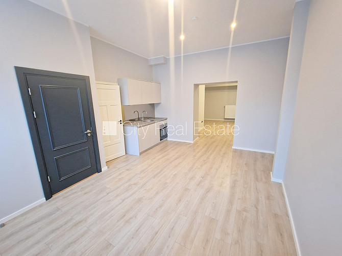 Фасадный дом, реновированный дом, закрытый двор, вход с улицы, окна выходят на Рига - изображение 3