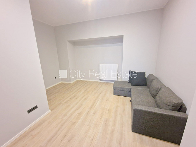 Фасадный дом, реновированный дом, закрытый двор, вход с улицы, окна выходят на Рига - изображение 13