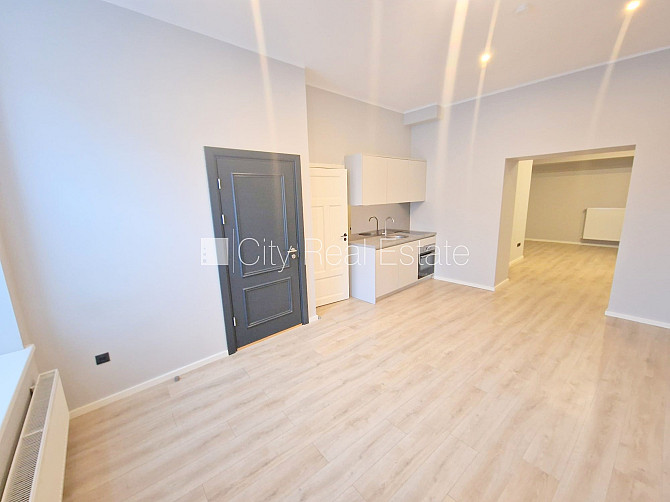 Фасадный дом, реновированный дом, закрытый двор, вход с улицы, окна выходят на Рига - изображение 17