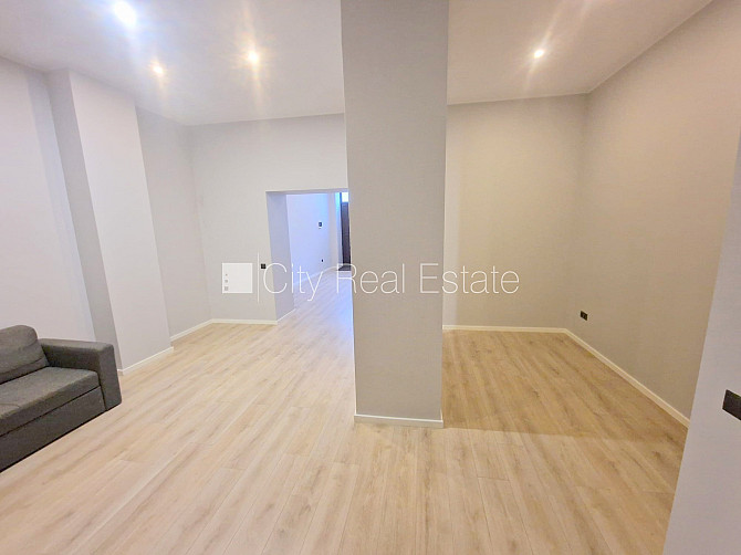 Фасадный дом, реновированный дом, закрытый двор, вход с улицы, окна выходят на Рига - изображение 8