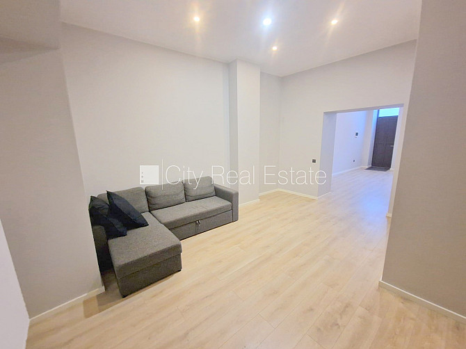 Фасадный дом, реновированный дом, закрытый двор, вход с улицы, окна выходят на Рига - изображение 7