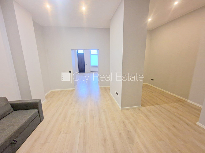 Фасадный дом, реновированный дом, закрытый двор, вход с улицы, окна выходят на Рига - изображение 10