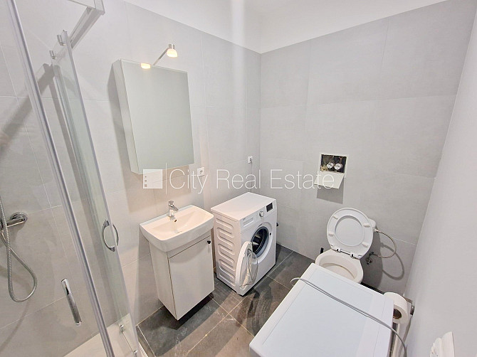 Фасадный дом, реновированный дом, закрытый двор, вход с улицы, окна выходят на Рига - изображение 15