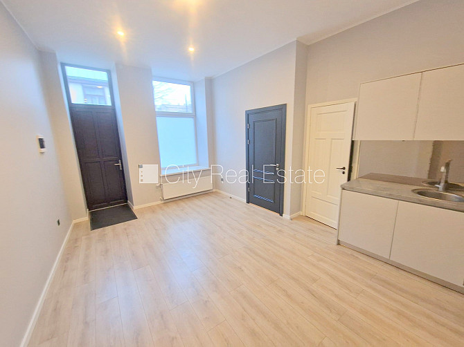 Фасадный дом, реновированный дом, закрытый двор, вход с улицы, окна выходят на Рига - изображение 4