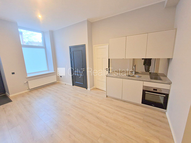 Фасадный дом, реновированный дом, закрытый двор, вход с улицы, окна выходят на Рига - изображение 2