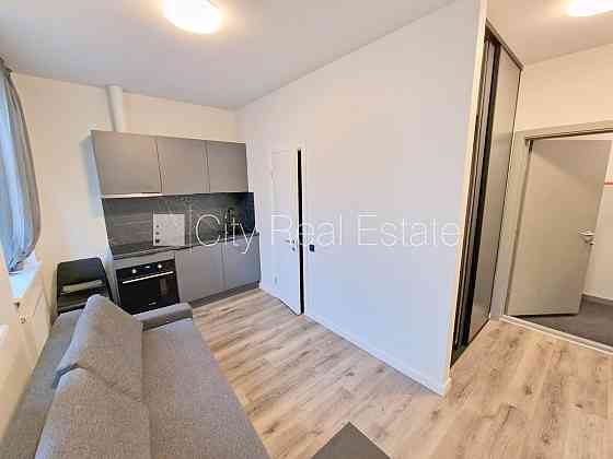 Здание во дворе, реновированный дом, закрытый двор, охраняемый двор, вход с улицы Рига