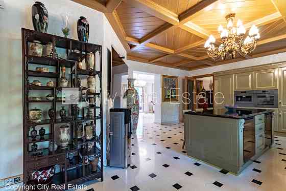 Новостройка, благоустроенная озеленённая территория, закрытая территория, Юрмала