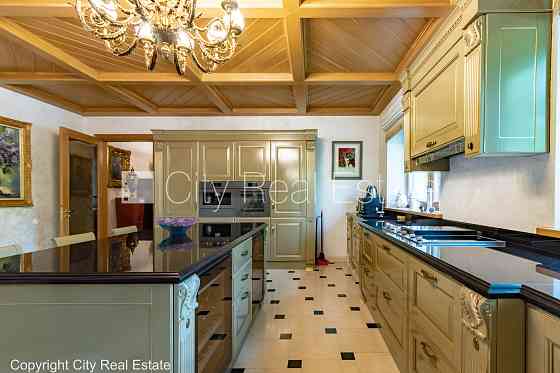 Новостройка, благоустроенная озеленённая территория, закрытая территория, Юрмала