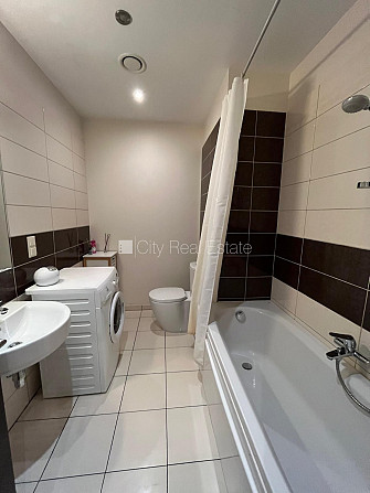 Jaunceltne, zaļā teritorija, iežogota teritorija, bezmaksas stāvvieta pagalmā, apzaļumota Jūrmala - foto 15