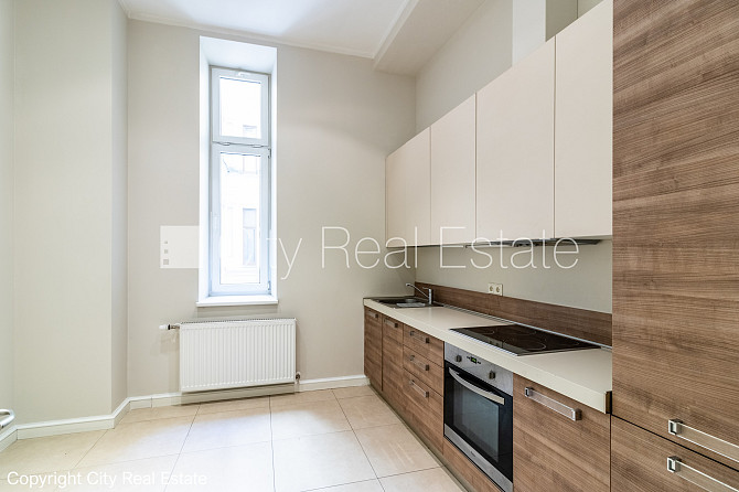 Pagalma ēka, renovēta māja, slēgts pagalms, ieeja no ielas, ir lifts, kāpņu telpa pēc Rīga - foto 1