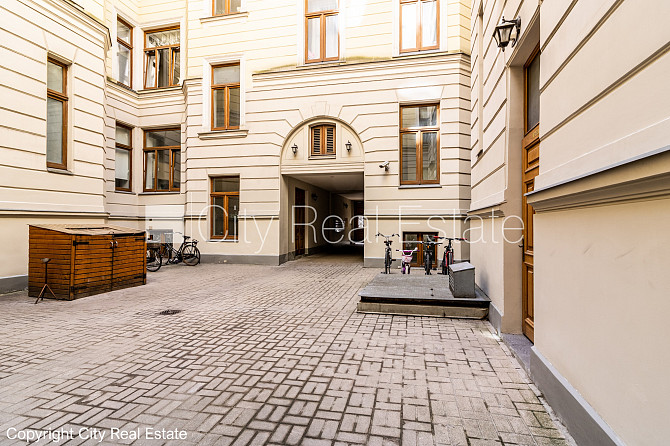 Pagalma ēka, renovēta māja, slēgts pagalms, ieeja no ielas, ir lifts, kāpņu telpa pēc Rīga - foto 17