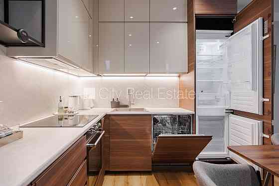 Фасадный дом, количество квартир в здании 5 шт., плата за обслуживание в месяц 110 EUR, Jūrmala