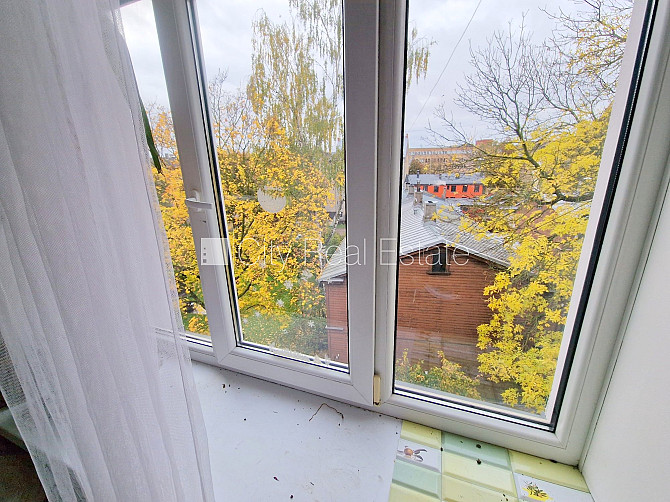 Дом во дворе, закрытый двор, вход с улицы, лестничная клетка после косметического Рига - изображение 3