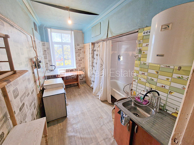 Дом во дворе, закрытый двор, вход с улицы, лестничная клетка после косметического Рига - изображение 13