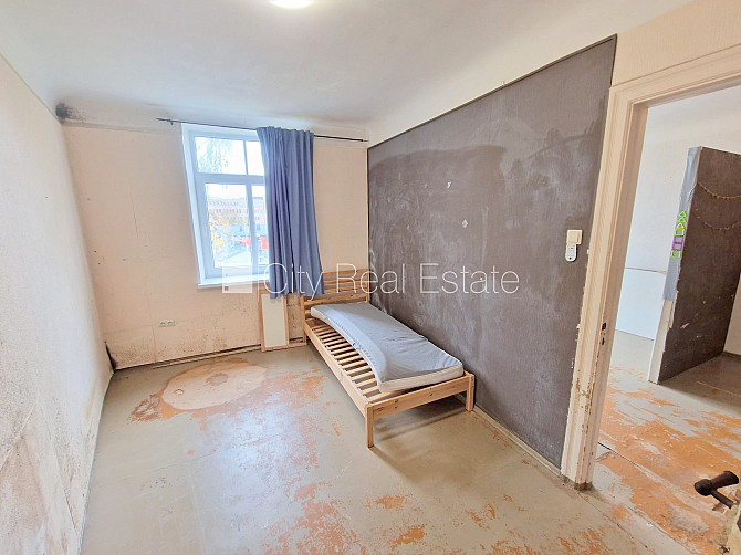 Дом во дворе, закрытый двор, вход с улицы, лестничная клетка после косметического Рига - изображение 10