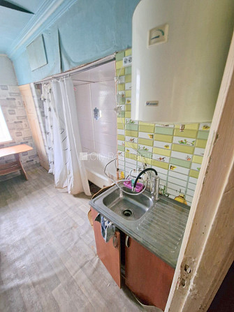 Дом во дворе, закрытый двор, вход с улицы, лестничная клетка после косметического Рига - изображение 16